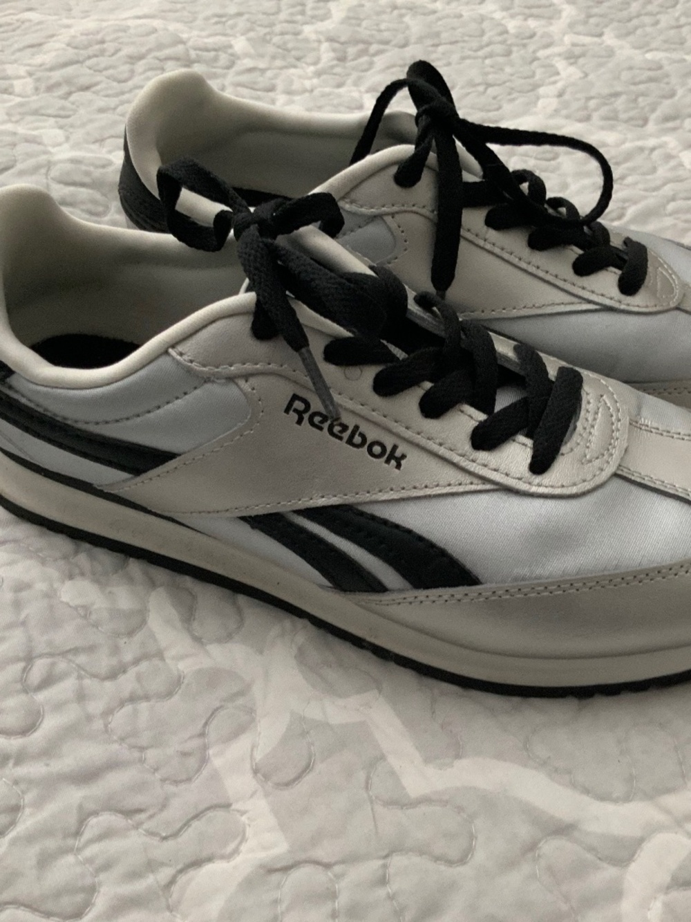 Reebok size 7.5 women’s fashion runner in silver